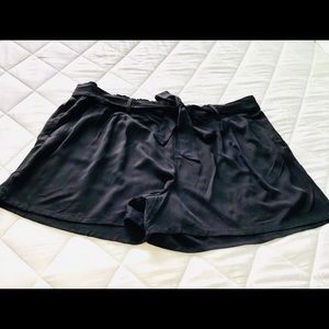 Old Navy black tie waist shorts XXL